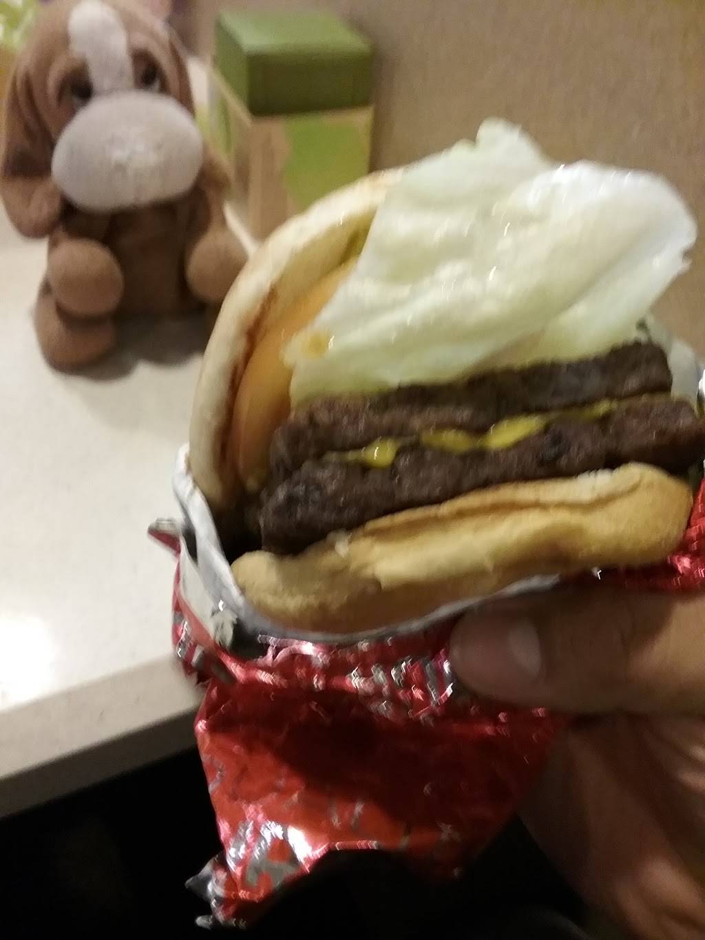 Wendys | restaurant | 902 Outlet Collection Way, Auburn, WA 98002, USA | 2533339832 OR +1 253-333-9832