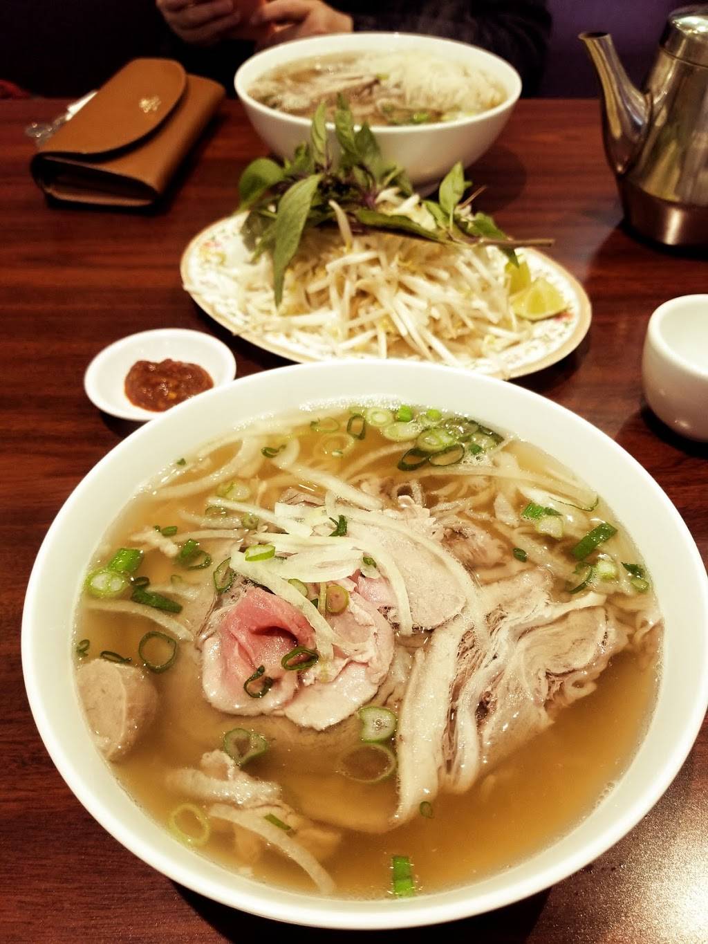 Pho Mi T&T | restaurant | 583 Brant St, Burlington, ON L7R 2G6, Canada | 9056311888 OR +1 905-631-1888
