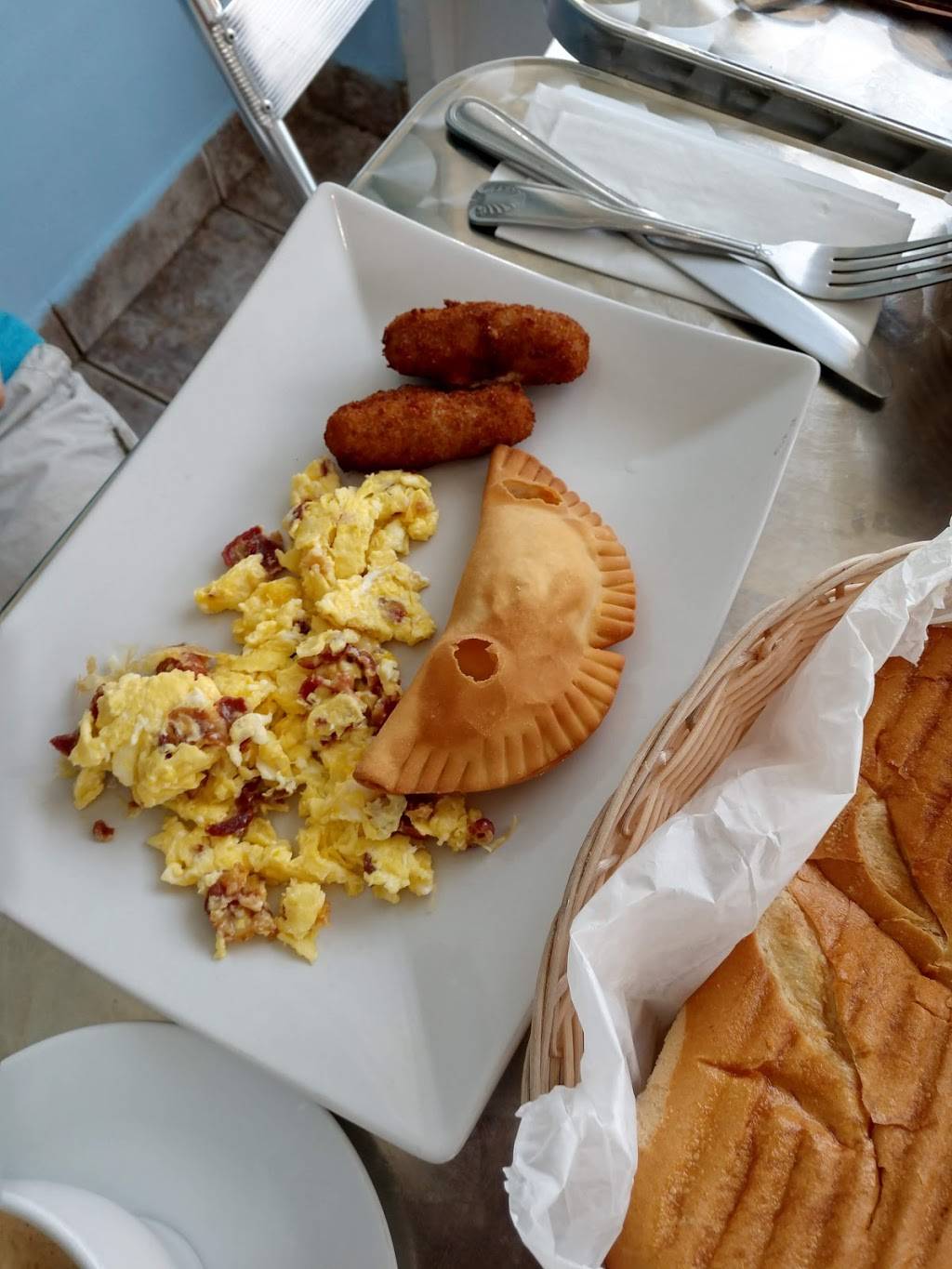 Don Diego Cuban Restaurant and Bakery | restaurant | 7626 Broadway, North Bergen, NJ 07047, USA | 2014420565 OR +1 201-442-0565