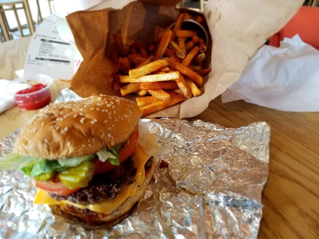 Five Guys | meal takeaway | 1015 E Atlantic St, South Hill, VA 23970, USA | 4345843483 OR +1 434-584-3483