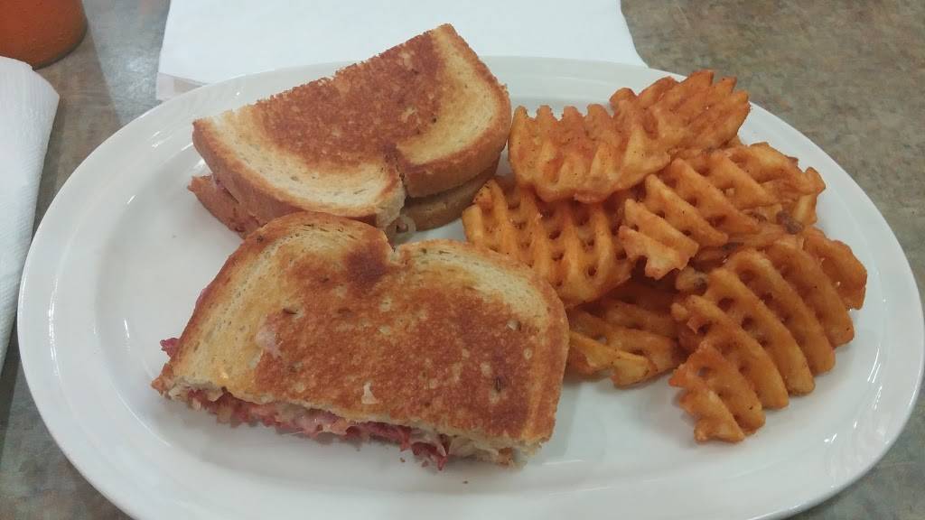 Friendlys | restaurant | 230 Jericho Turnpike, Mineola, NY 11501, USA | 5162940393 OR +1 516-294-0393