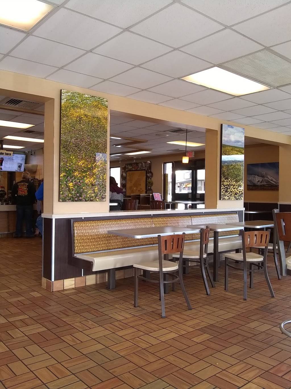 McDonalds | cafe | 40112 CA-41, Oakhurst, CA 93644, USA | 5596833344 OR +1 559-683-3344