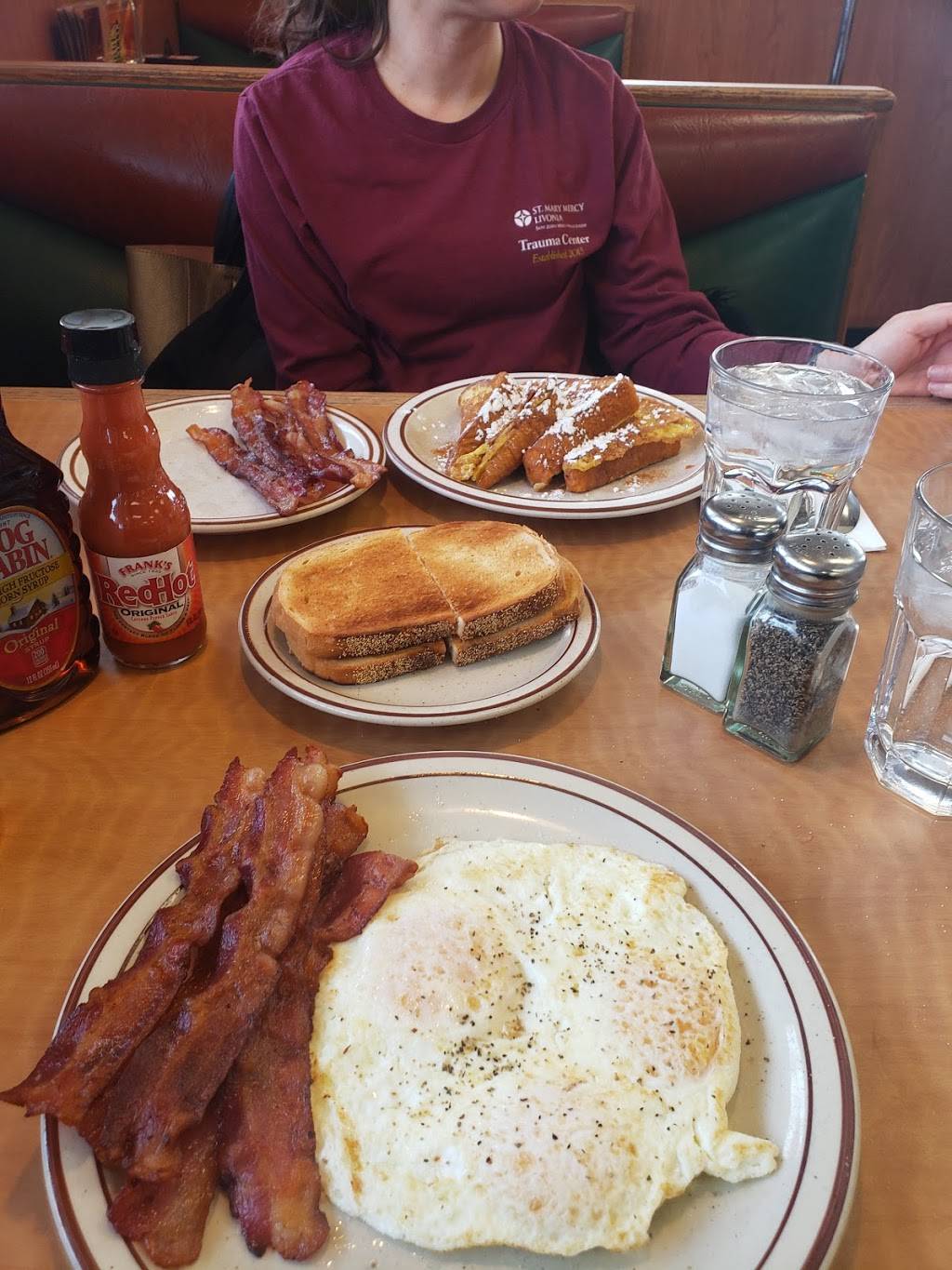 L Georges Coney Island | restaurant | 27434 Grand River St, Livonia, MI 48152, USA | 2484422970 OR +1 248-442-2970