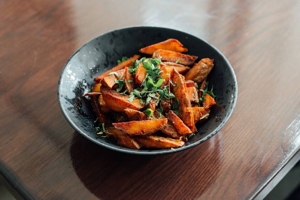 Kapoors Akbar | restaurant | 701 W Cesar Estrada Chavez Ave, Los Angeles, CA 90012, USA | 2133725590 OR +1 213-372-5590