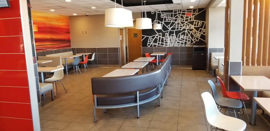 McDonalds | cafe | 720 W Main St, Anoka, MN 55303, USA | 7634278650 OR +1 763-427-8650