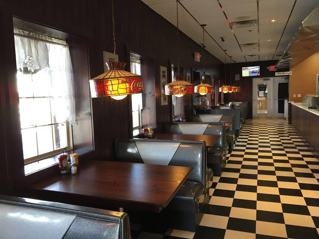 Plain & Simple Diner | restaurant | 4774 US-62, Berlin, OH 44610, USA | 3304731005 OR +1 330-473-1005