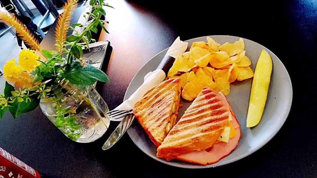 Speckled Hen Coffee | restaurant | 141 E W Main St, Strasburg, PA 17579, USA | 7172883139 OR +1 717-288-3139