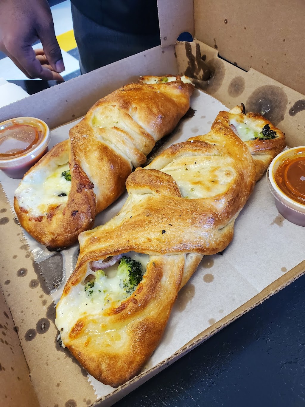 Avent Ferry Pizza | restaurant | 3231 Avent Ferry Rd #102, Raleigh, NC 27606, USA | 9197030027 OR +1 919-703-0027