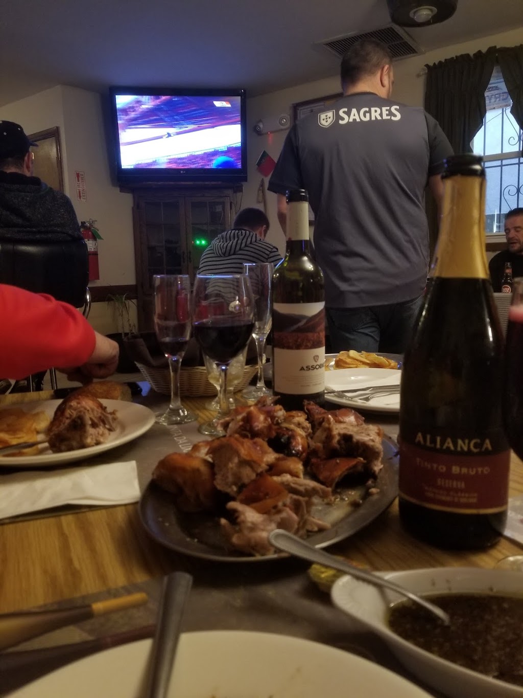 Casa De Tras-Os-Montes E Alto | restaurant | 189 Malvern St, Newark, NJ 07105, USA | 9735897114 OR +1 973-589-7114