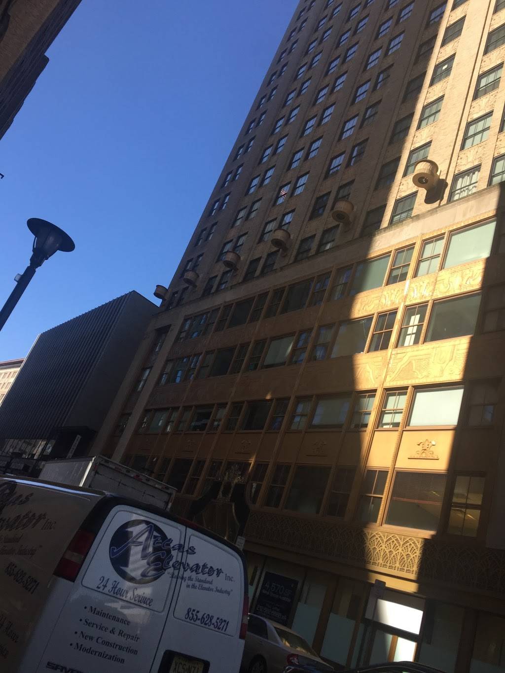 Queen Pizza II | restaurant | 48 Commerce St, Newark, NJ 07102, USA | 9732421829 OR +1 973-242-1829