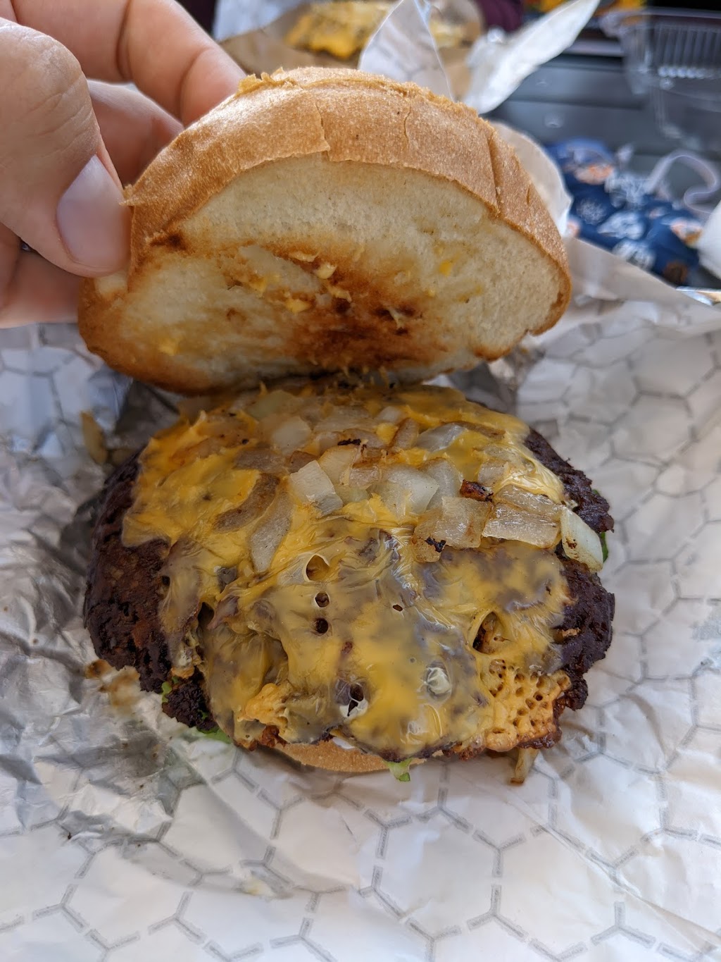 Bite Me Burgers | restaurant | 8220 NE Davis St, Portland, OR 97220, USA | 5037345534 OR +1 503-734-5534