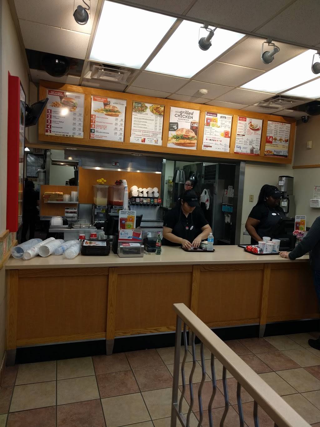 Wendys | restaurant | 1165 Rt 58, Riverhead, NY 11901, USA | 6313693232 OR +1 631-369-3232