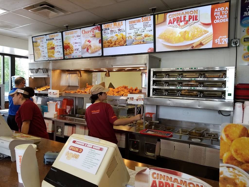 Popeyes Louisiana Kitchen | restaurant | 1300 N Lewis Ave, Waukegan, IL 60085, USA | 8472631916 OR +1 847-263-1916