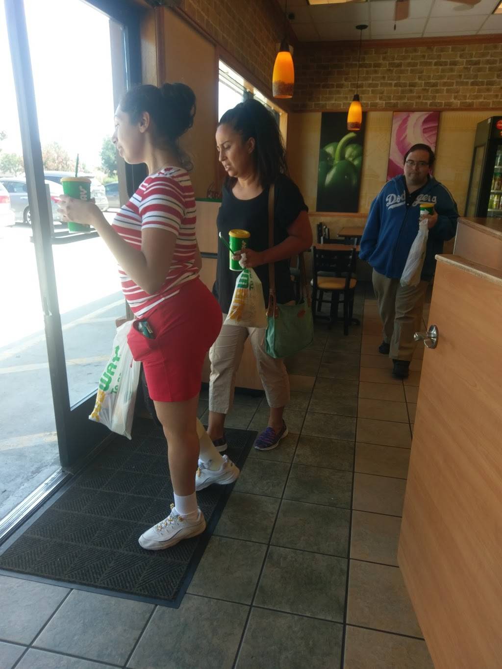 Subway Restaurants | restaurant | 24783 Valley St, Santa Clarita, CA 91321, USA | 6612543877 OR +1 661-254-3877