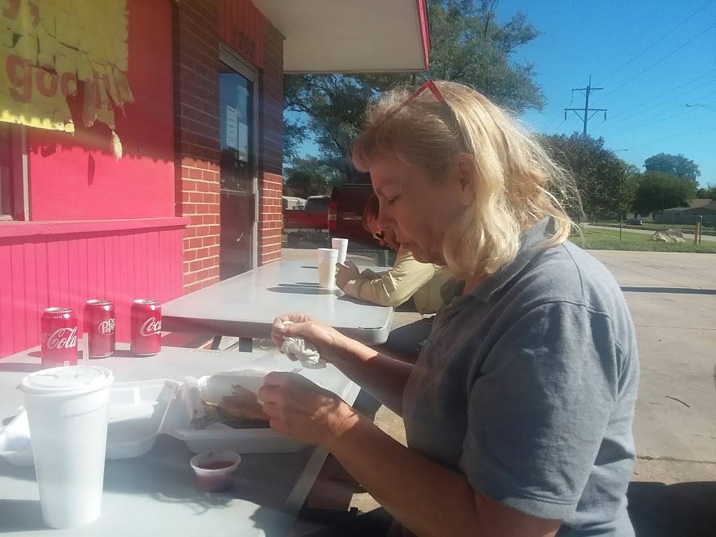 Busters Burger Joint | restaurant | 1202 E MacArthur Rd, Wichita, KS 67216, USA | 3165247800 OR +1 316-524-7800
