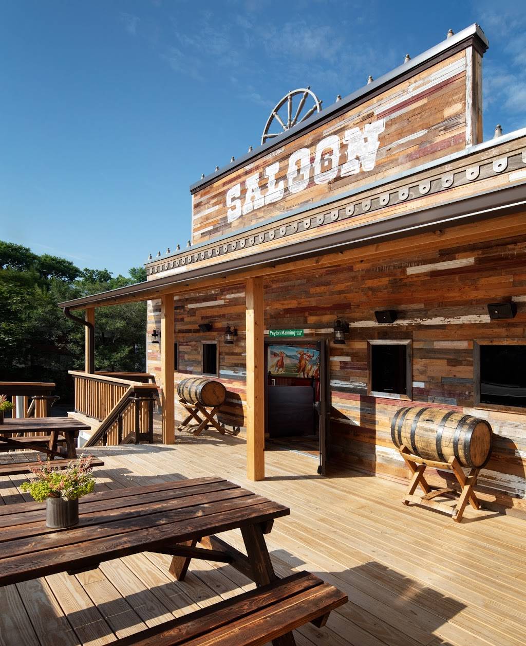 Saloon 16 | restaurant | 1706 Cumberland Ave, Knoxville, TN 37916, USA | 8654375500 OR +1 865-437-5500