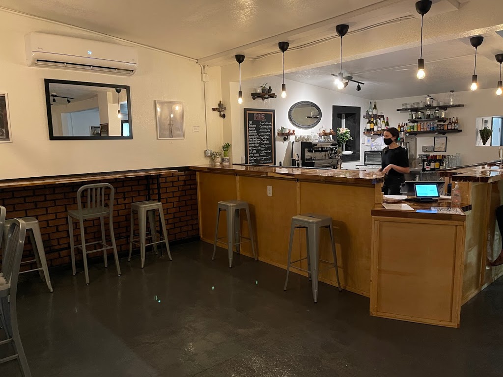 Corner Club Tampa | restaurant | 1502 E Sligh Ave, Tampa, FL 33610, USA | 8132321482 OR +1 813-232-1482