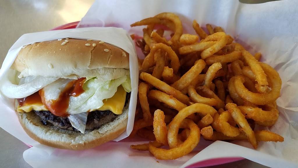 Headlines Diner & Press Club | restaurant | 10922 Kinross Ave, Los Angeles, CA 90024, USA | 3102082424 OR +1 310-208-2424