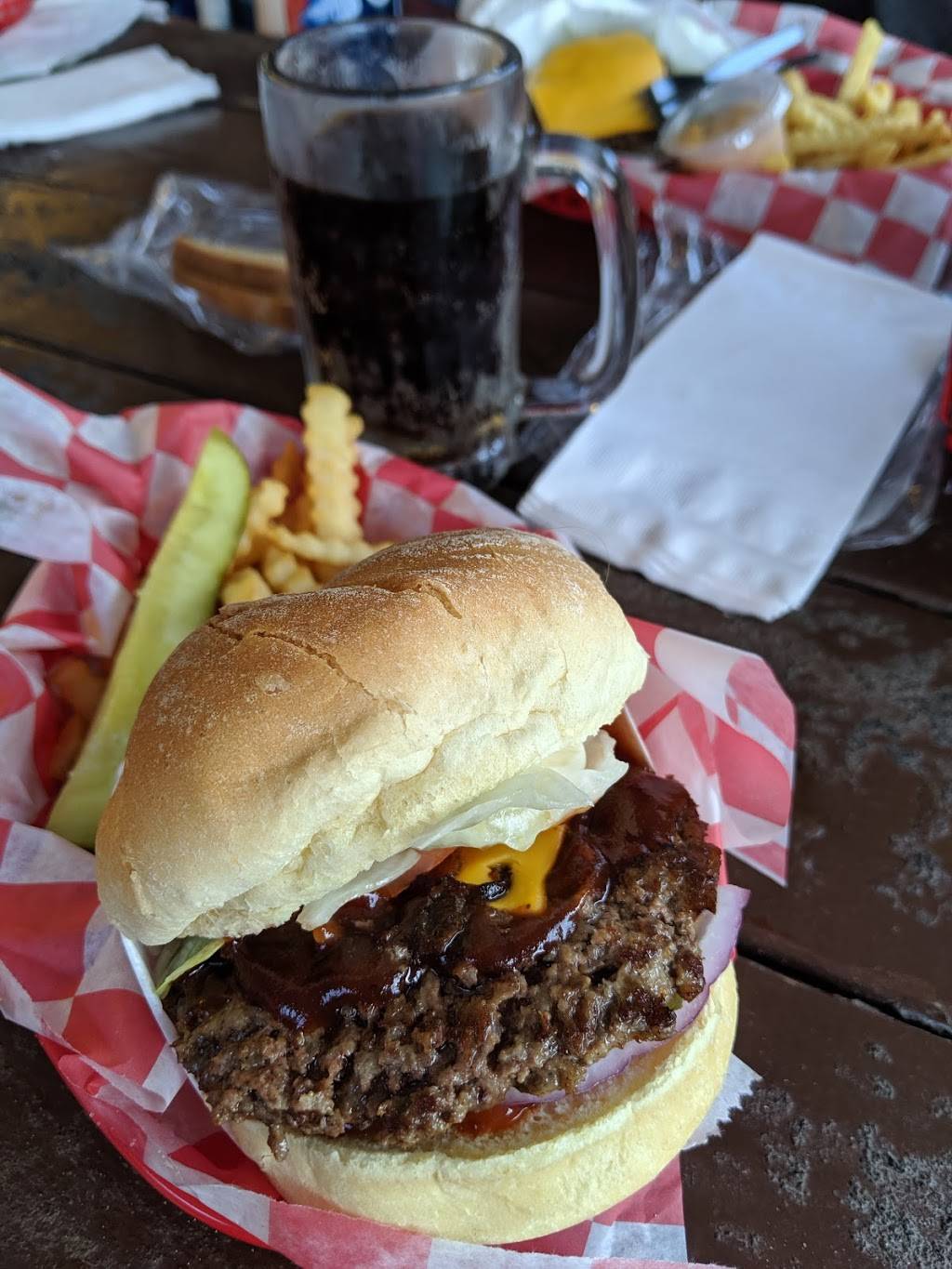 The Drive In Restaurant | restaurant | 572 Bench St, Taylors Falls, MN 55084, USA | 6514657831 OR +1 651-465-7831