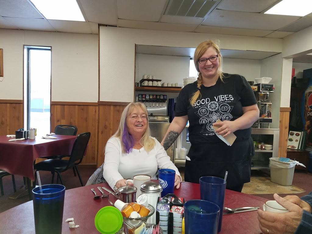 Floras Family Restaurant | restaurant | 206 N Sycamore St, Flora, IN 46929, USA | 5749673015 OR +1 574-967-3015