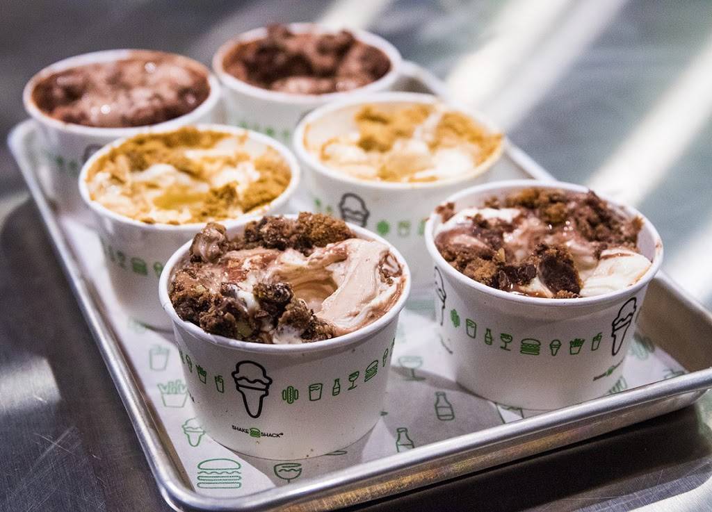 Shake Shack | restaurant | 2400 Fashion Center Blvd, Christiana, DE 19702, USA | 3025977417 OR +1 302-597-7417