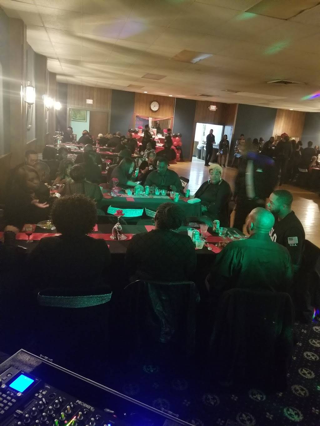 VFW Post 1082 | restaurant | 343 Northfield Rd, Bedford, OH 44146, USA | 4402329035 OR +1 440-232-9035