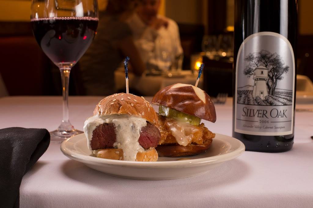 Harry & Izzys | restaurant | 153 Illinois St, Indianapolis, IN 46225, USA | 3176359594 OR +1 317-635-9594