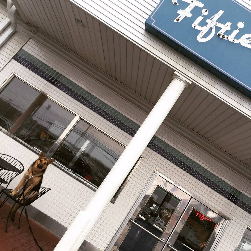 Fifties Diner | restaurant | 363 Burnett Rd, Chicopee, MA 01020, USA | 4135945436 OR +1 413-594-5436