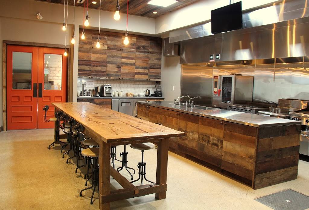 Nandos Head Office | meal takeaway | 5865 Kennedy Rd, Mississauga, ON L4Z 2G3, Canada | 9055641118 OR +1 905-564-1118