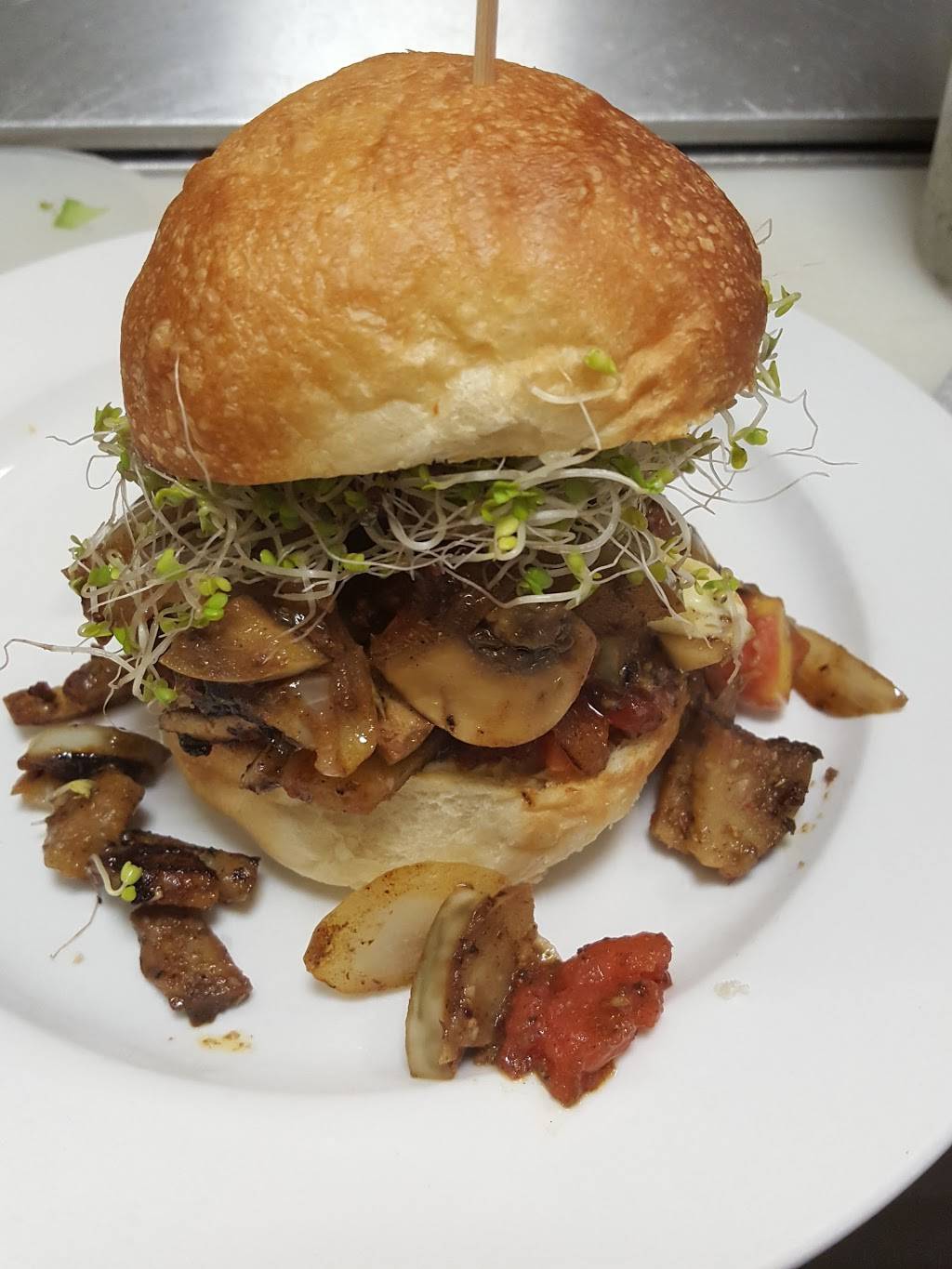 Harvest Moon Grille | restaurant | 331 E Main St, Lincolnton, NC 28093, USA | 7047354199 OR +1 704-735-4199