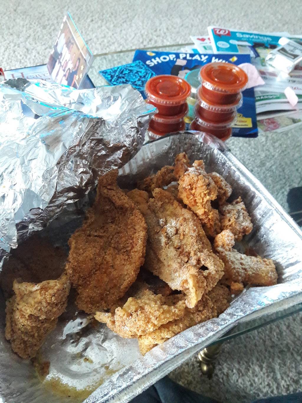 JJ Fish & Chicken (14th & Lewis) | restaurant | 1327 S Lewis Ave, Waukegan, IL 60085, USA | 8472446844 OR +1 847-244-6844