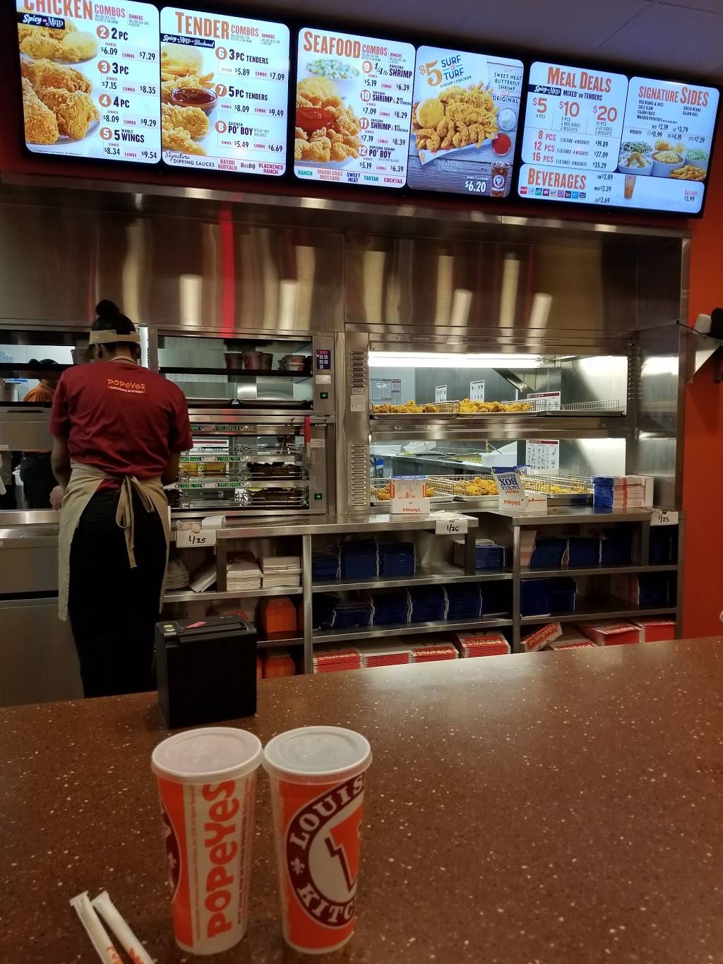 Popeyes Louisiana Kitchen | restaurant | 26681 Hoover Rd, Warren, MI 48089, USA | 5863829582 OR +1 586-382-9582