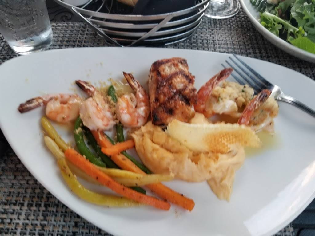 McCormick & Schmicks Seafood & Steaks | restaurant | 145 National Plaza, Oxon Hill, MD 20745, USA | 3015676224 OR +1 301-567-6224