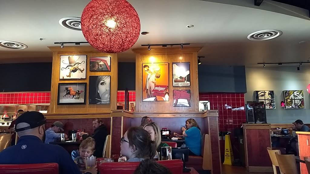 Red Robin Gourmet Burgers and Brews | restaurant | 2367 Claribel Rd, Riverbank, CA 95367, USA | 2098631290 OR +1 209-863-1290