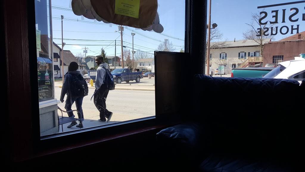 Mugsies Coffee House LLC | restaurant | 139 S Market St, New Wilmington, PA 16142, USA | 7249463684 OR +1 724-946-3684