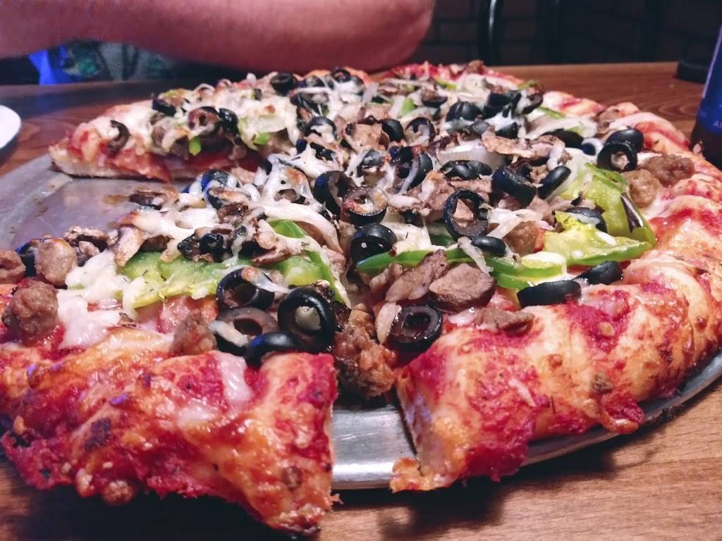 Howie & Sons Pizza Parlor | restaurant | 2430 S Mooney Blvd, Visalia, CA 93277, USA | 5597327949 OR +1 559-732-7949