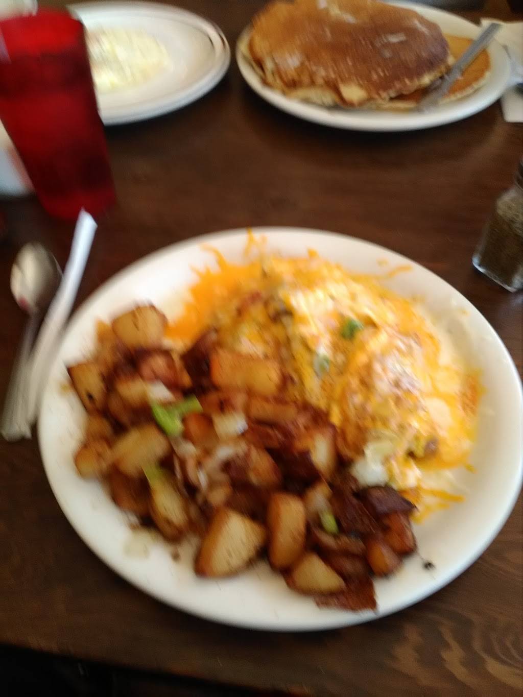 BJs Kountry Kitchen | restaurant | 4065 E Ashlan Ave, Fresno, CA 93726, USA | 5592225206 OR +1 559-222-5206