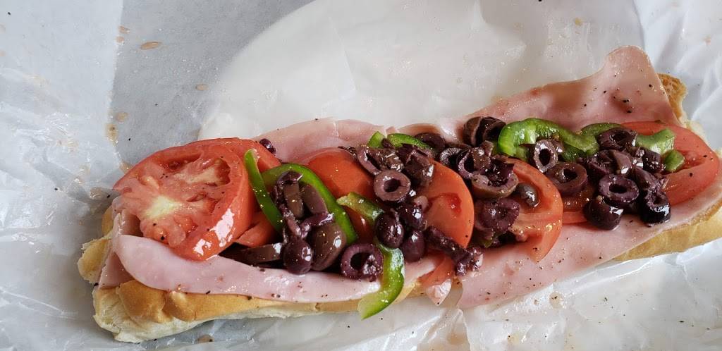 Amatos | restaurant | 3 Main St, Gorham, ME 04038, USA | 2078392511 OR +1 207-839-2511