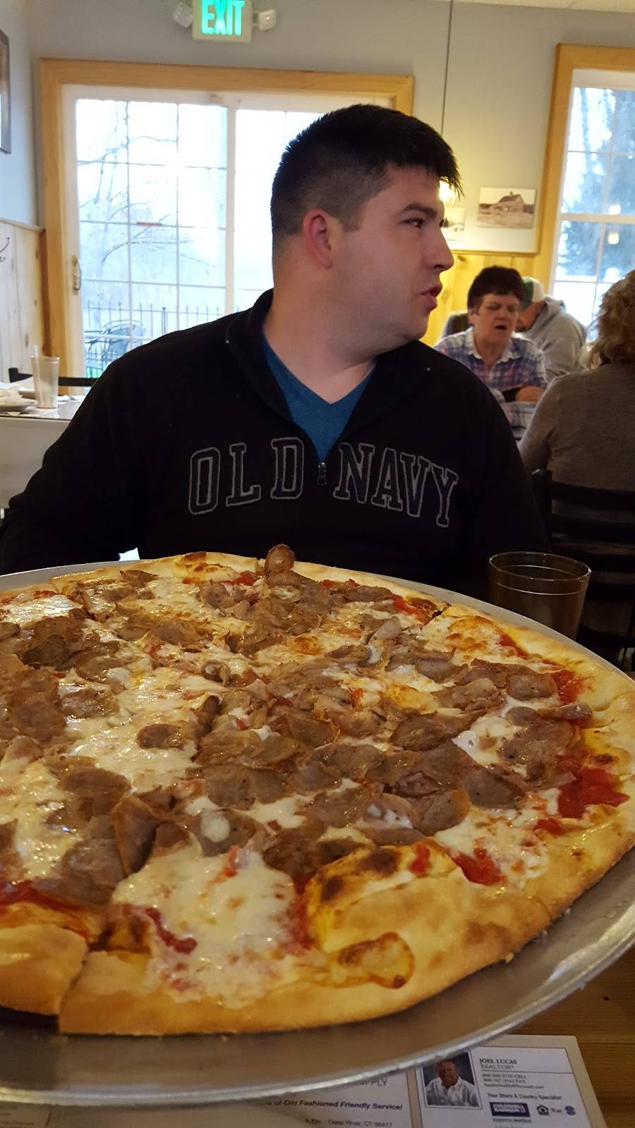 Moravelas Pizzeria | restaurant | 139 Middlesex Ave, Chester, CT 06412, USA | 8605263633 OR +1 860-526-3633