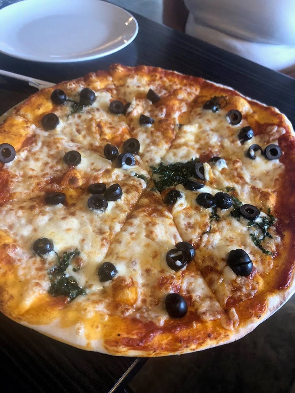 Reds Savoy Pizza | restaurant | 2329 Hennepin Ave S, Minneapolis, MN 55405, USA | 6123773110 OR +1 612-377-3110