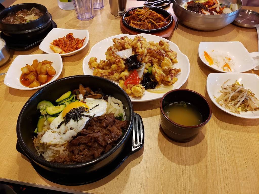 Nuri Village | restaurant | 160 University Ave W, Waterloo, ON N2L 3E9, Canada | 5198853022 OR +1 519-885-3022