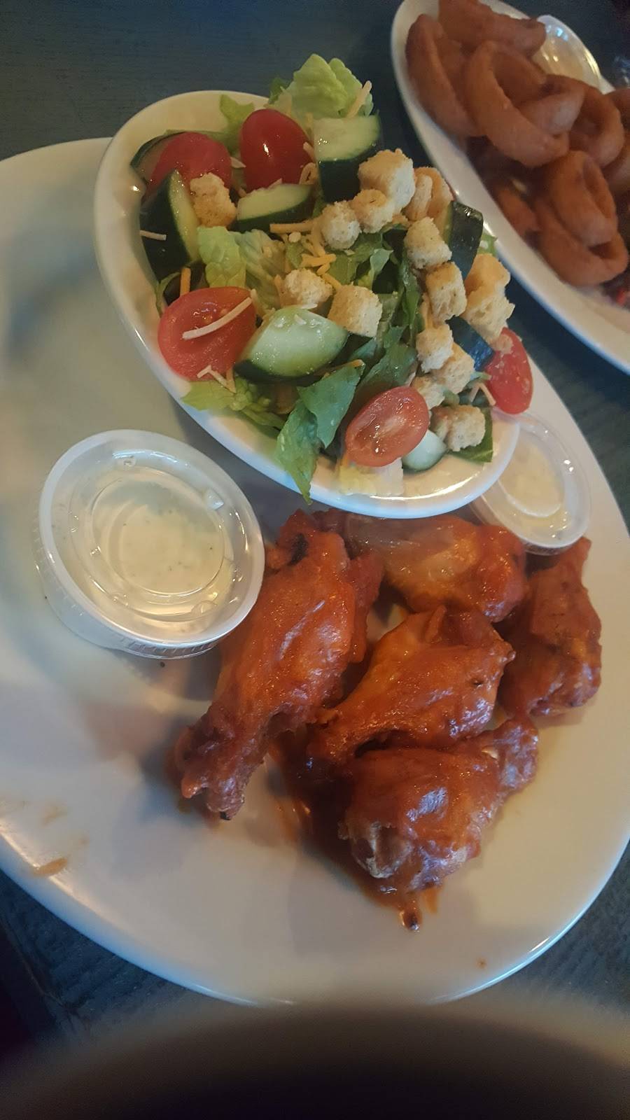 Cogburns Big Wings | restaurant | 110 S Val Vista Dr, Gilbert, AZ 85296, USA | 4809264034 OR +1 480-926-4034