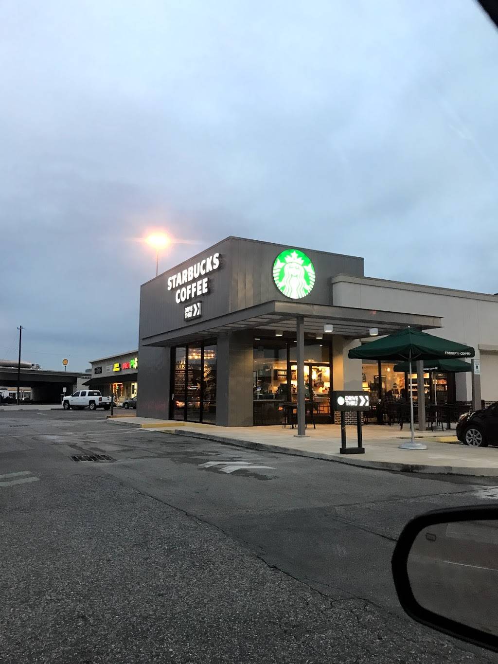 Starbucks | cafe | 5340 W 34th St, Houston, TX 77092, USA | 7136836376 OR +1 713-683-6376