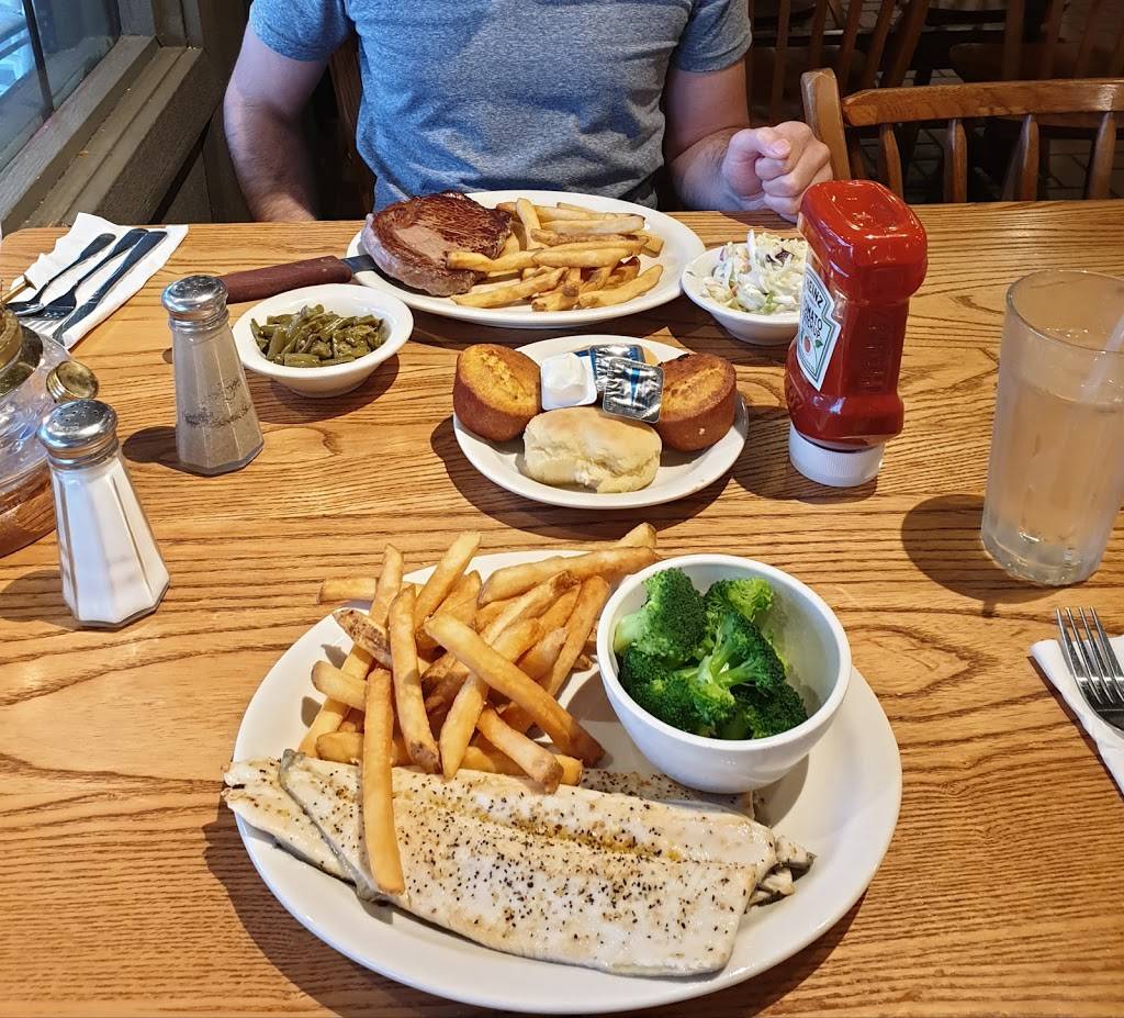 Cracker Barrel Old Country Store | restaurant | 103 Sadler Ln, Emporia, VA 23847, USA | 4343369115 OR +1 434-336-9115