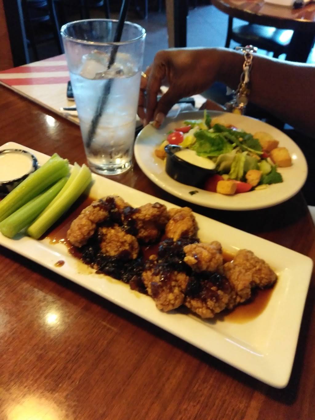 TGI Fridays | restaurant | 8104 E 49th Dr, Denver, CO 80238, USA | 3033718840 OR +1 303-371-8840