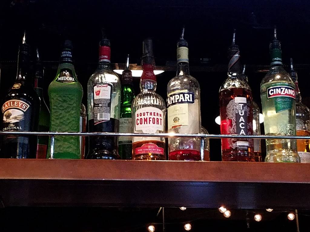 Lucilles Smokehouse Bar-B-Que | restaurant | 24201 W, Valencia Blvd, Valencia, CA 91355, USA | 6612551227 OR +1 661-255-1227