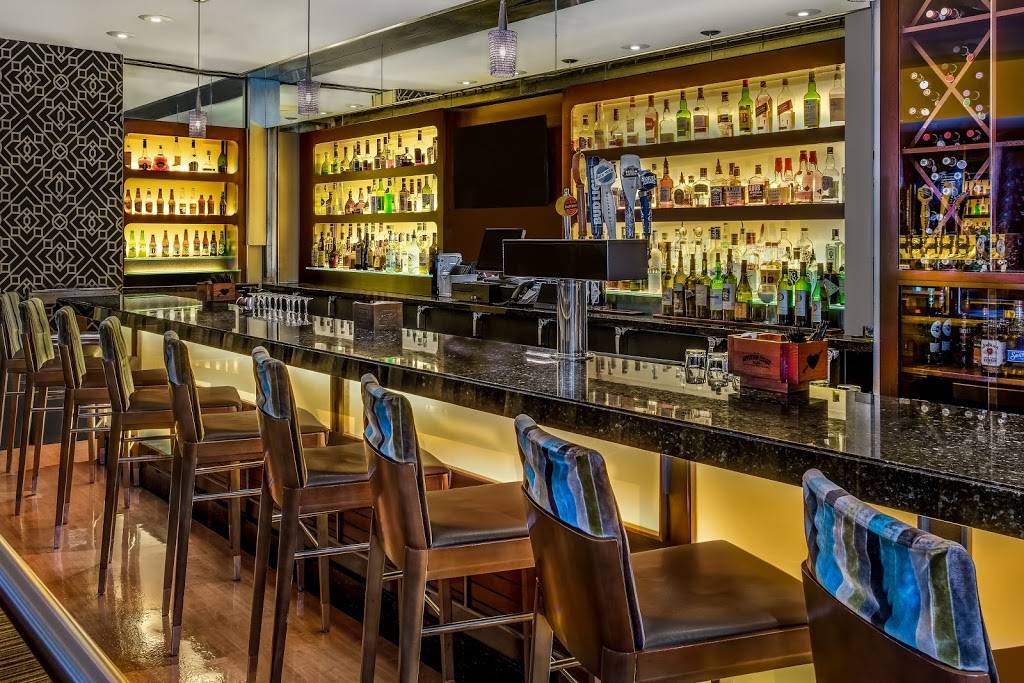 Regatta Bar & Grille | restaurant | 1113 6th Ave, Seattle, WA 98101, USA | 2064641980 OR +1 206-464-1980