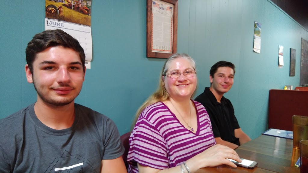 Pops Diner | restaurant | 115 N Walnut St, Peabody, KS 66866, USA | 6209832307 OR +1 620-983-2307