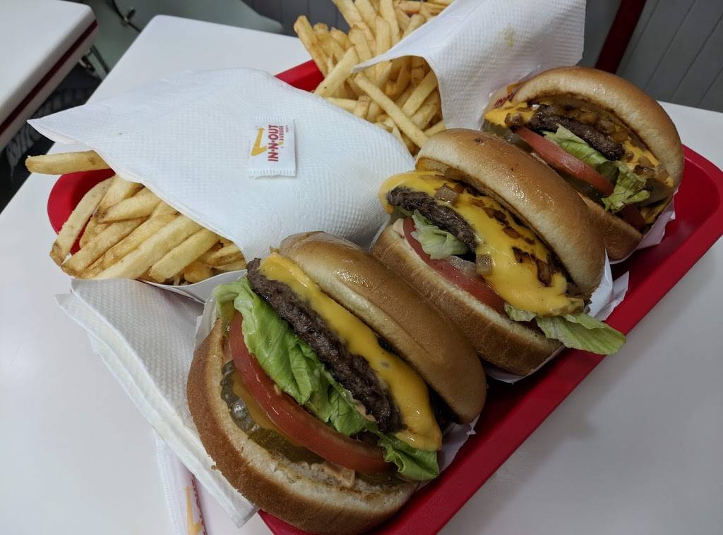 In-N-Out Burger | restaurant | 1933 S Mooney Blvd, Visalia, CA 93277, USA | 8007861000 OR +1 800-786-1000