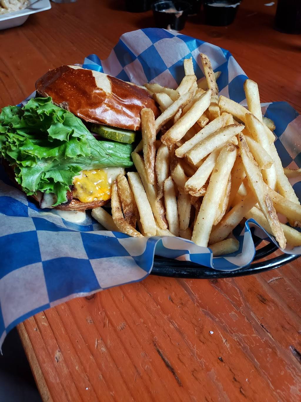 Hessen Haus | restaurant | 101 SW 4th St, Des Moines, IA 50309, USA | 5152882520 OR +1 515-288-2520